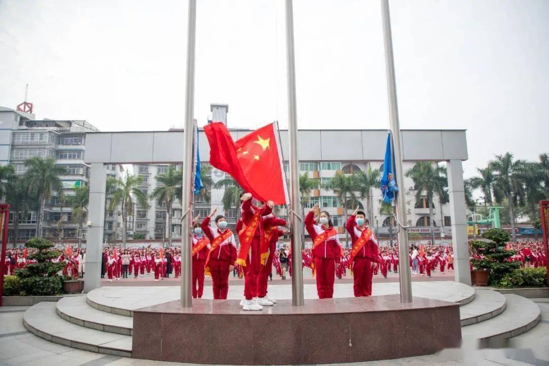 逃出昏暗的房子